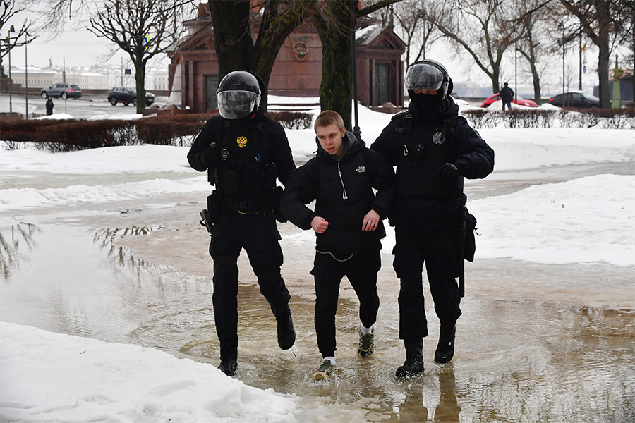 Más de 200 detenidos en Rusia durante homenaje a Alexéi Navalni