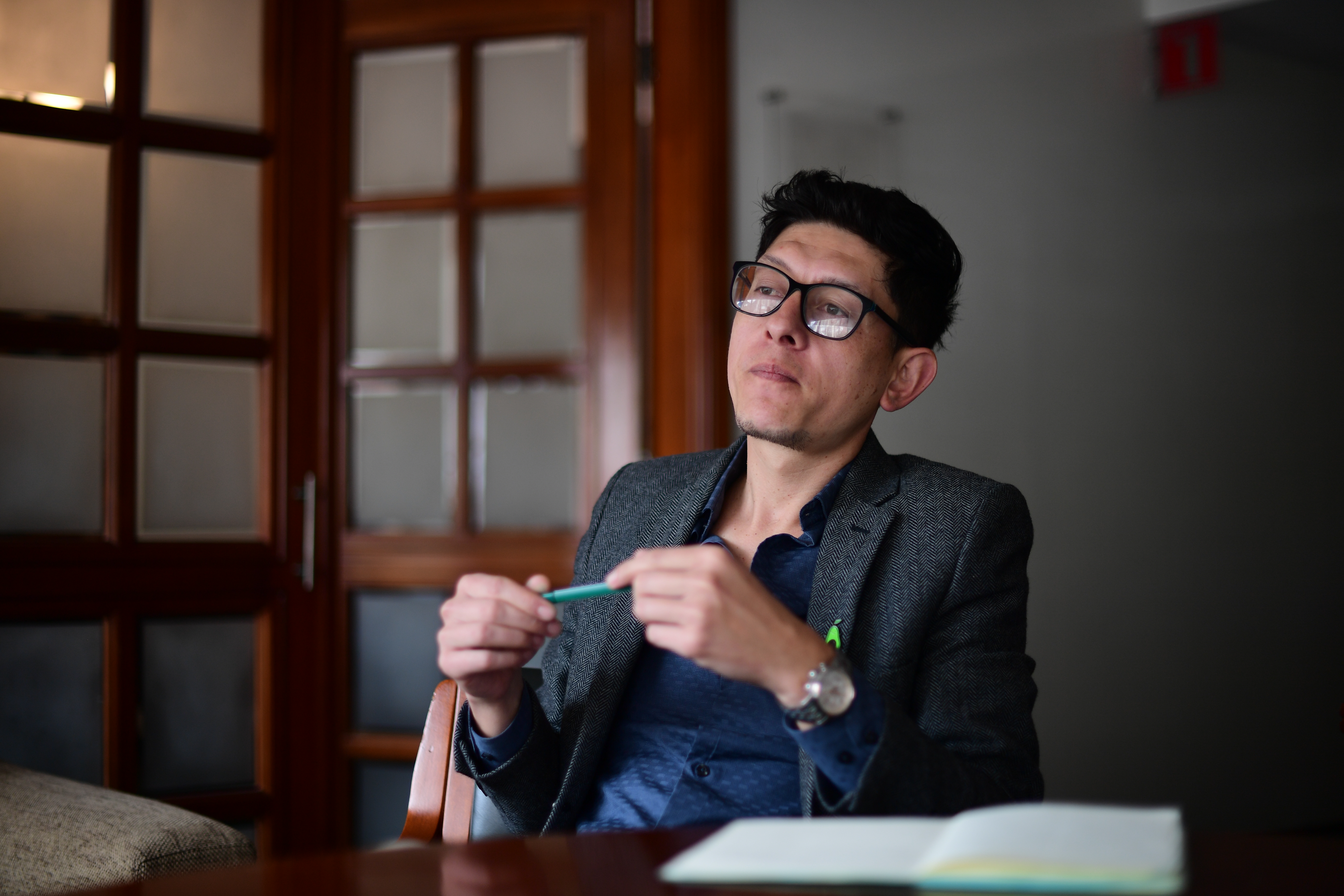 Extraña suspensión al director de la SAE