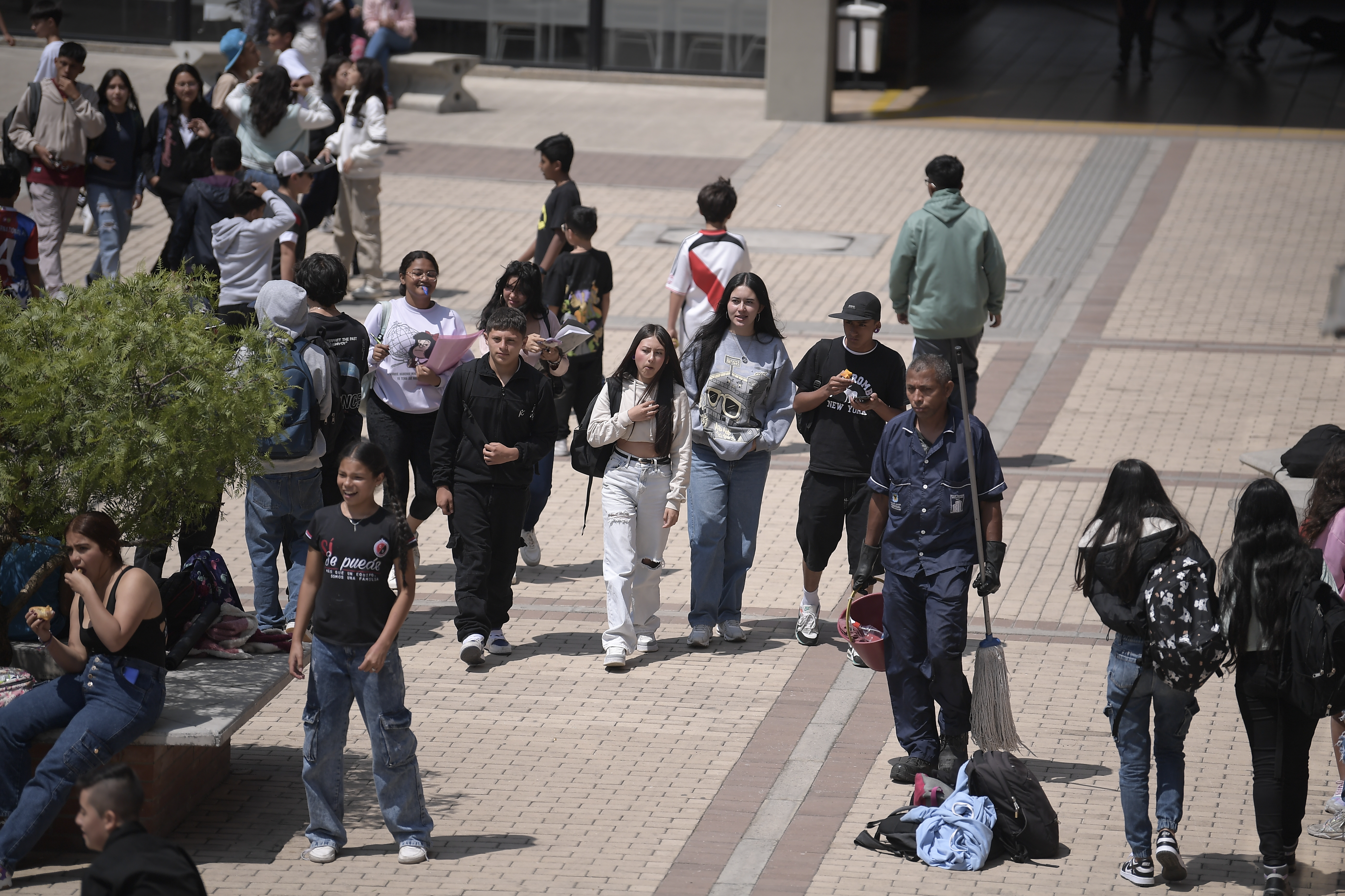 Día cívico: colegios y universidades informan si dictarán o no clases