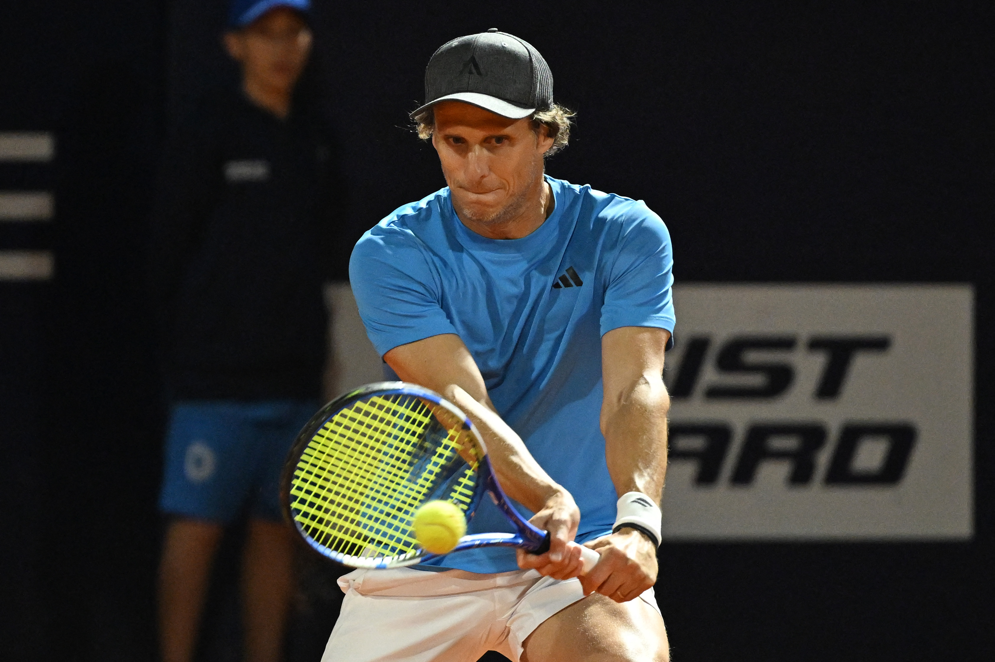 Así fue el debut del exfutbolista Diego Forlán como jugador de tenis: video