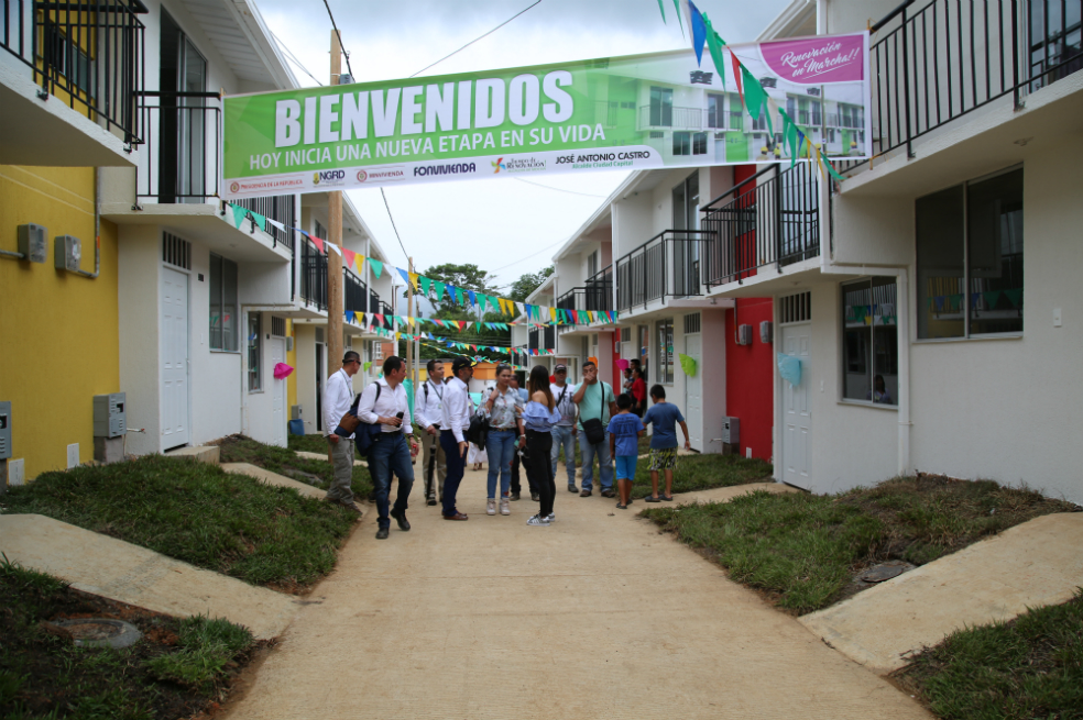 Gobierno entregó primeras 100 viviendas en Mocoa