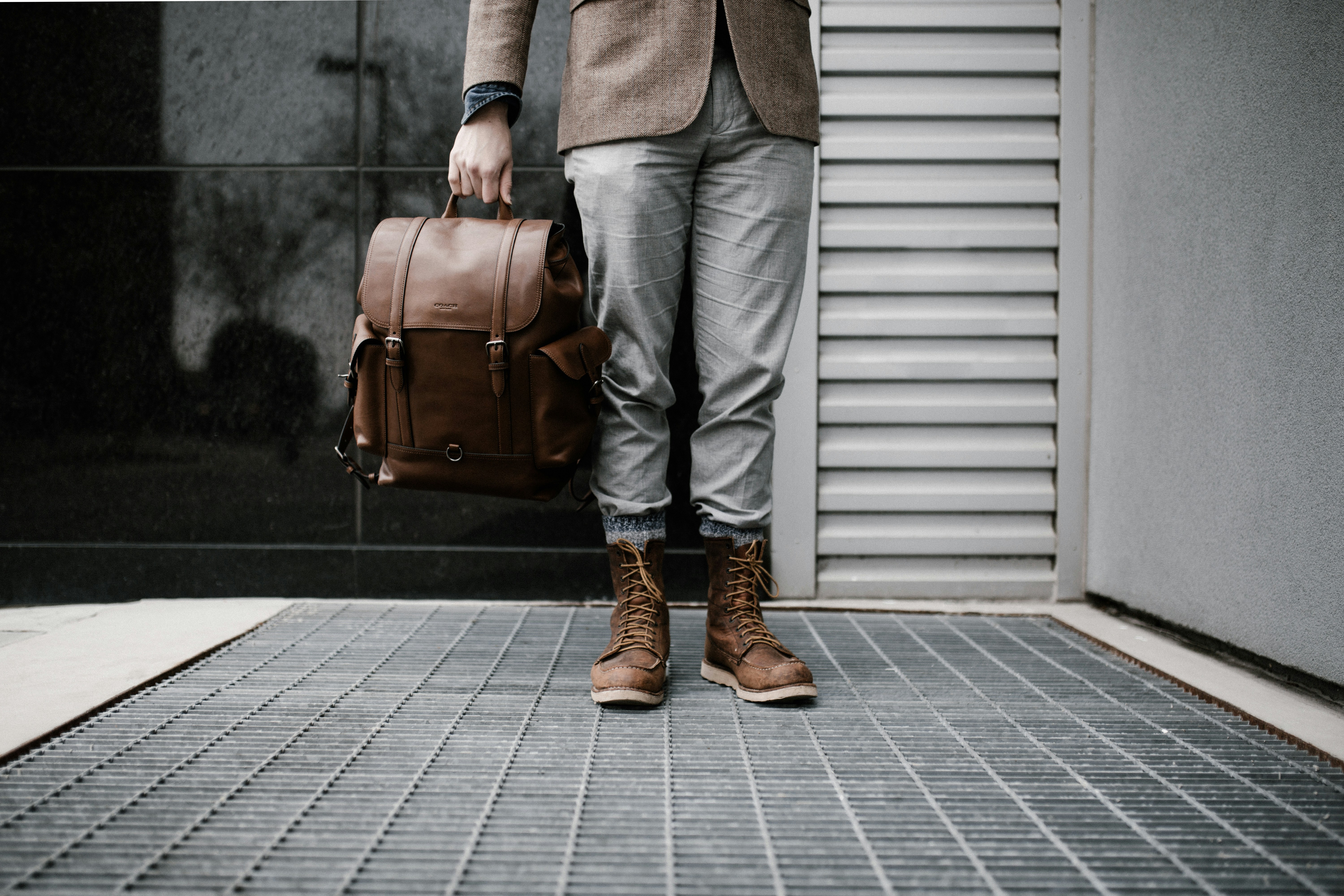 Bolsos para hombre que estarán de moda en 2025: una buena opción de regalo