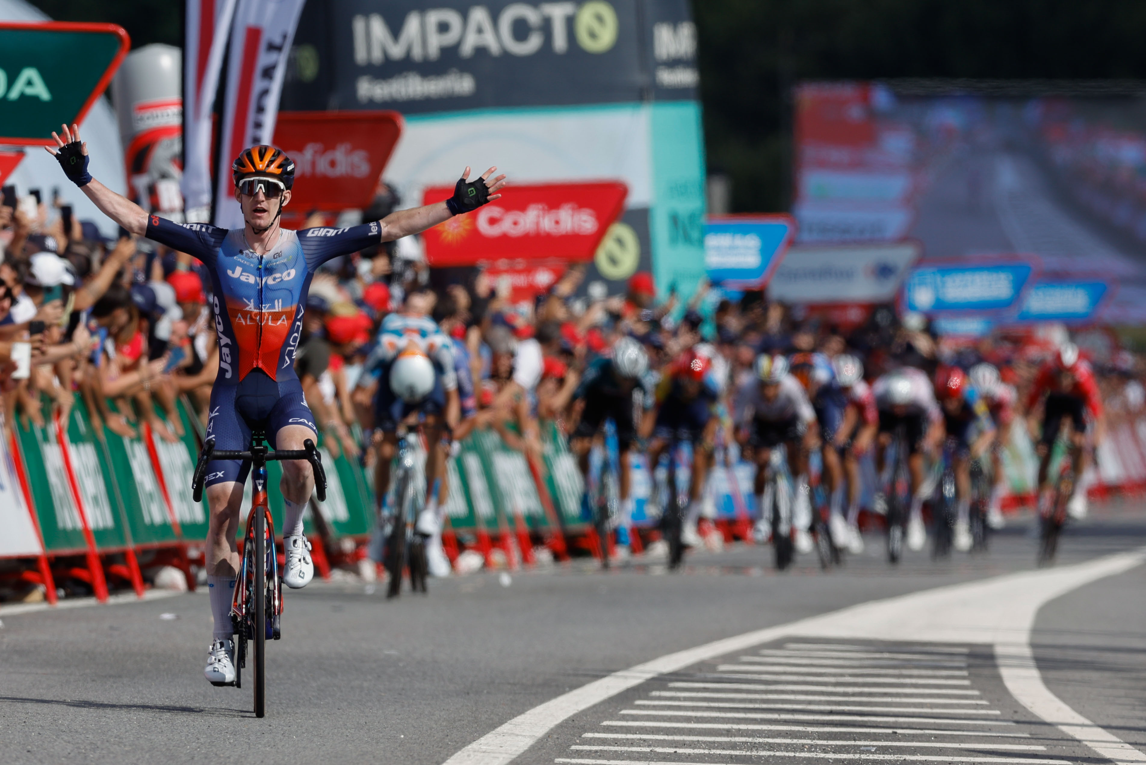 ¡Tremenda etapa en la Vuelta a España! Ganó la fuga y atacaron al líder O’Connor