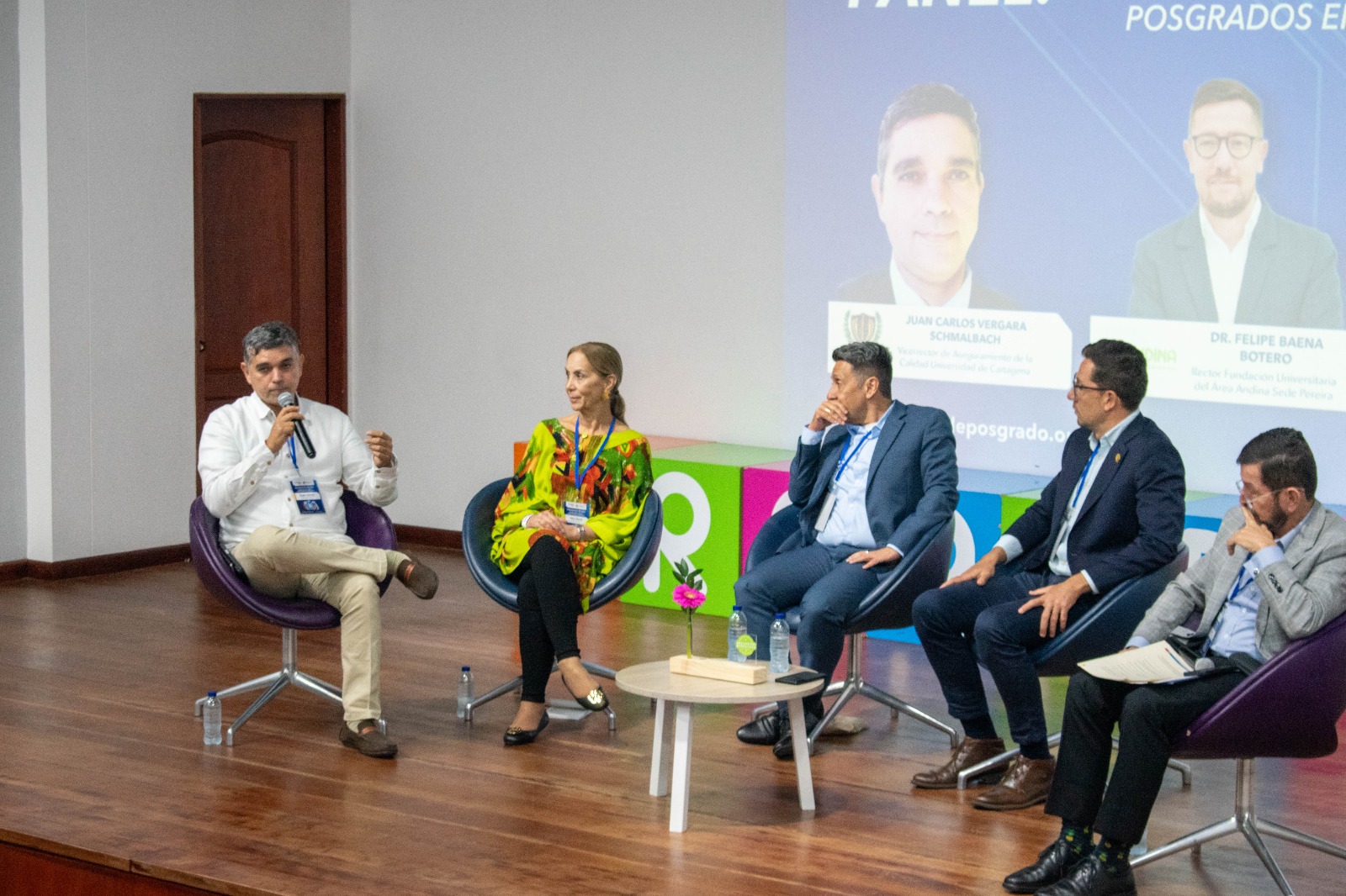 Panel: "Liderazgo en la transformación digital de los posgrados en Colombia" Moderador: Óscar Domínguez, director Ejecutivo Asociación Colombiana de Universidades (ASCUN).