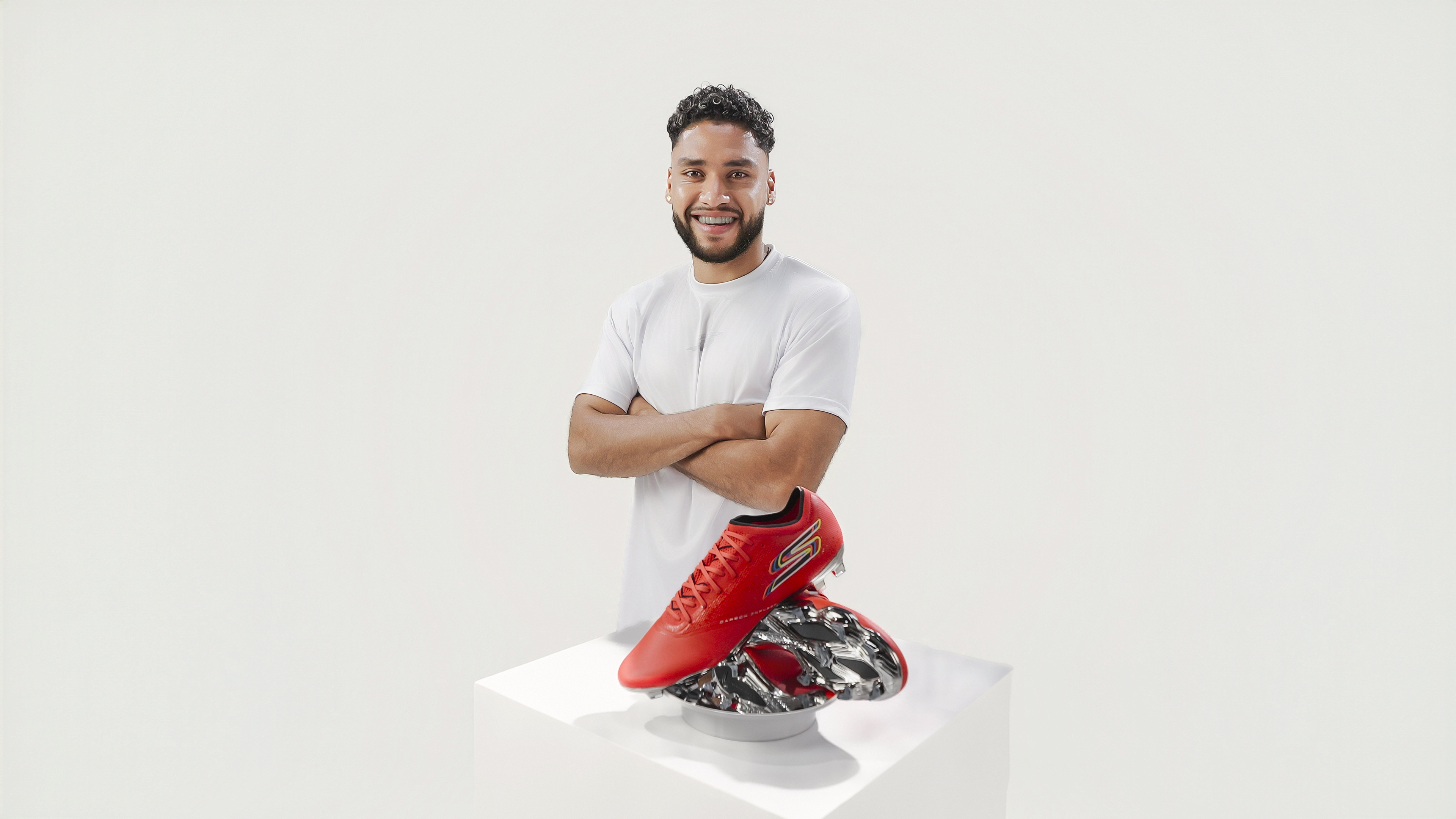 Sebastián Valencia, lateral izquierdo de Millonarios e imagen de Skechers Colombia.