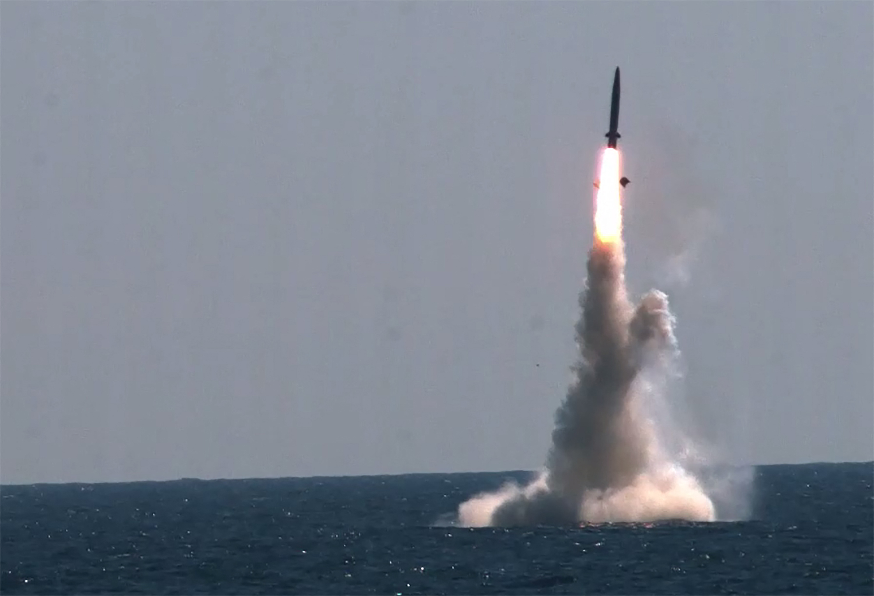 Corea del Norte disparó misil balístico hacia el mar de Japón