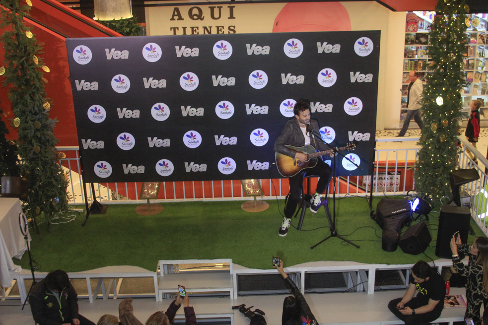 Firma de autógrafos Gusi centro comercial Santa Fe