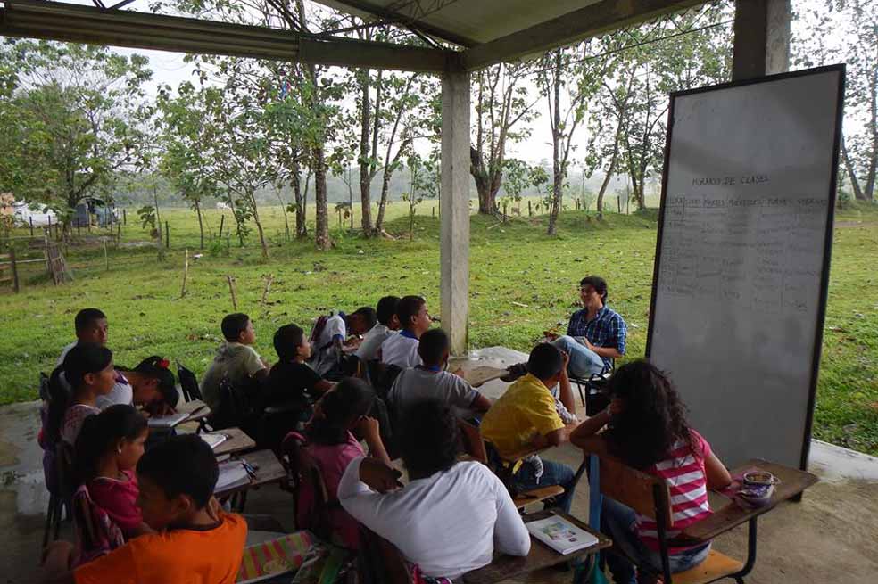 ¿Cómo convertir a los mejores profesionales en maestros de escuela?
