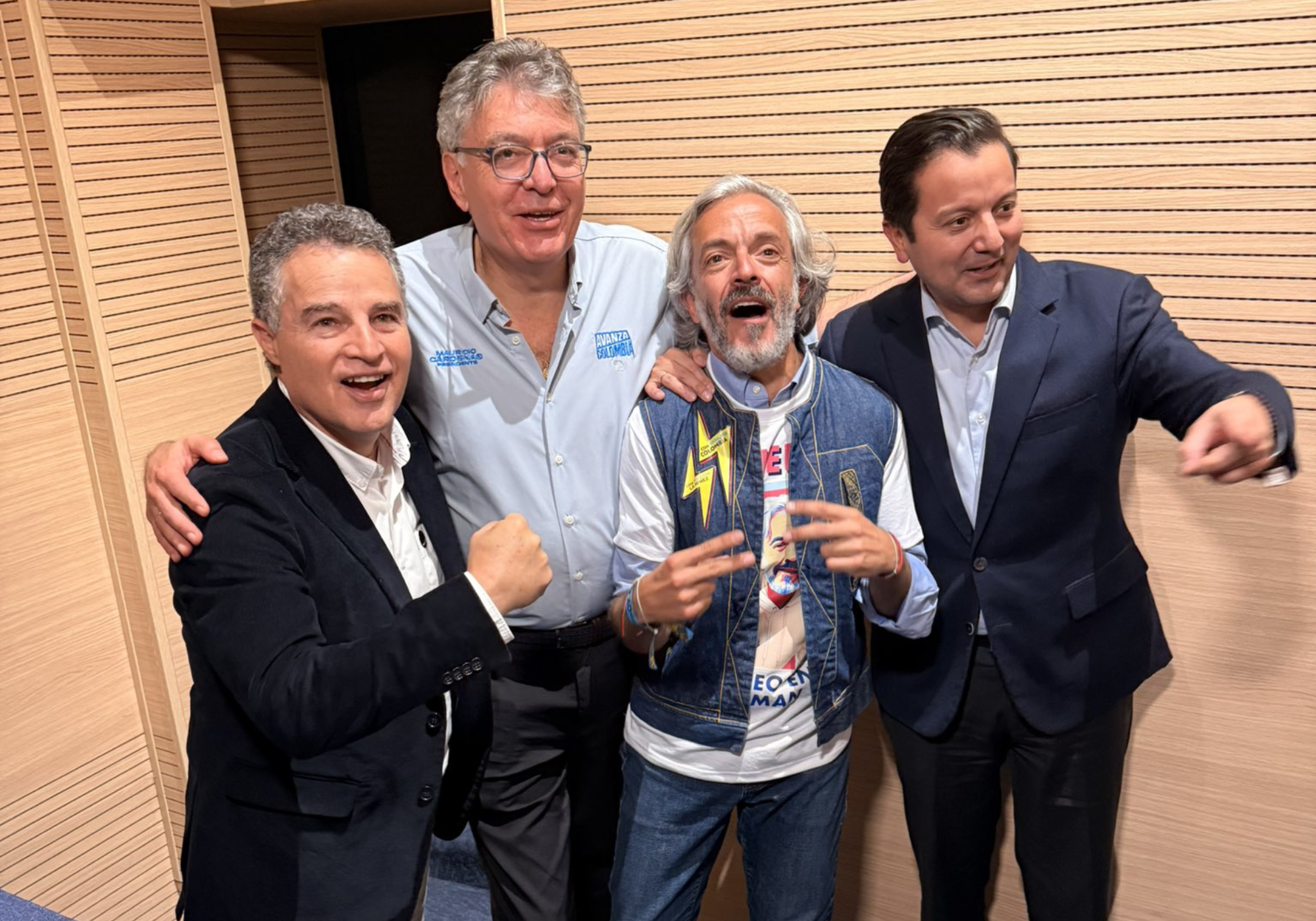 Aníbal Gaviria, Mauricio Cárdenas y David Luna en la radicación de firmas para la candidatura de Juan Daniel Oviedo. Juan Manuel Galán también asistió.