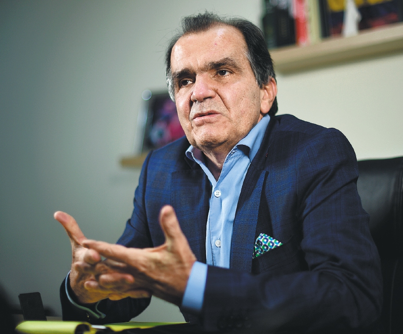 Zuluaga se baja de la campaña: entrega la bandera de la derecha a Fico Gutiérrez