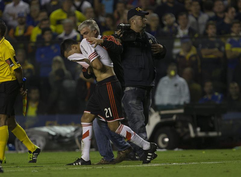 Lamentables imágenes del clásico Boca vs. River en La Bombonera