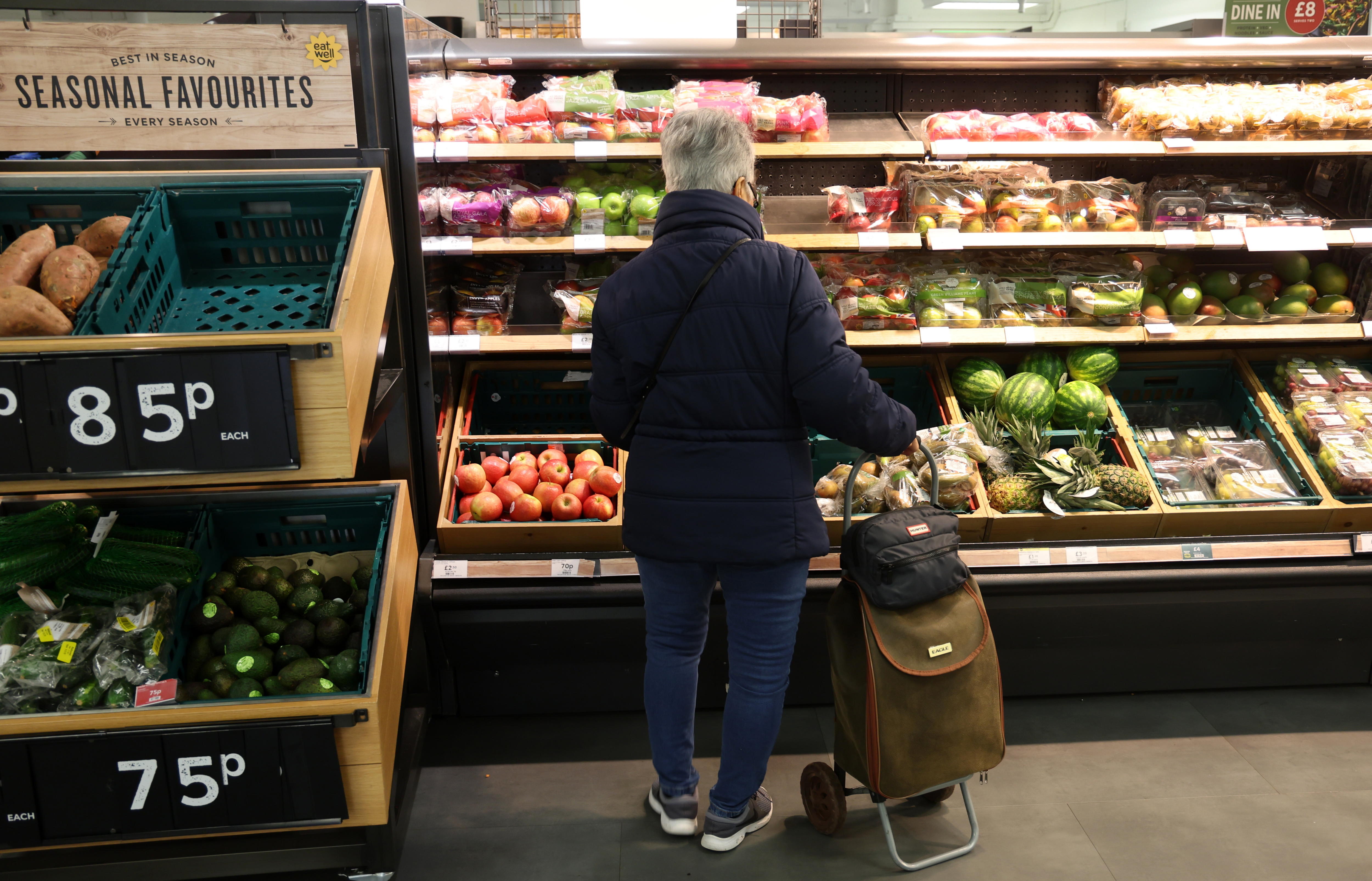 La inflación británica cae a 3,4 %, el nivel más bajo en más de dos años
