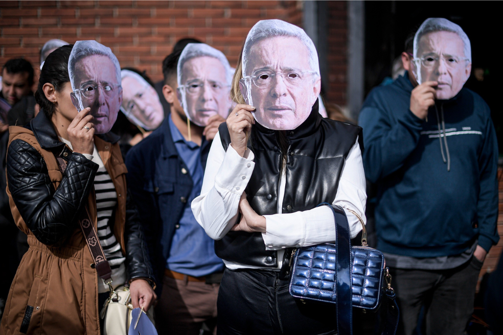 Derecha e izquierda buscan cómo capitalizar la condena contra el expresidente Uribe