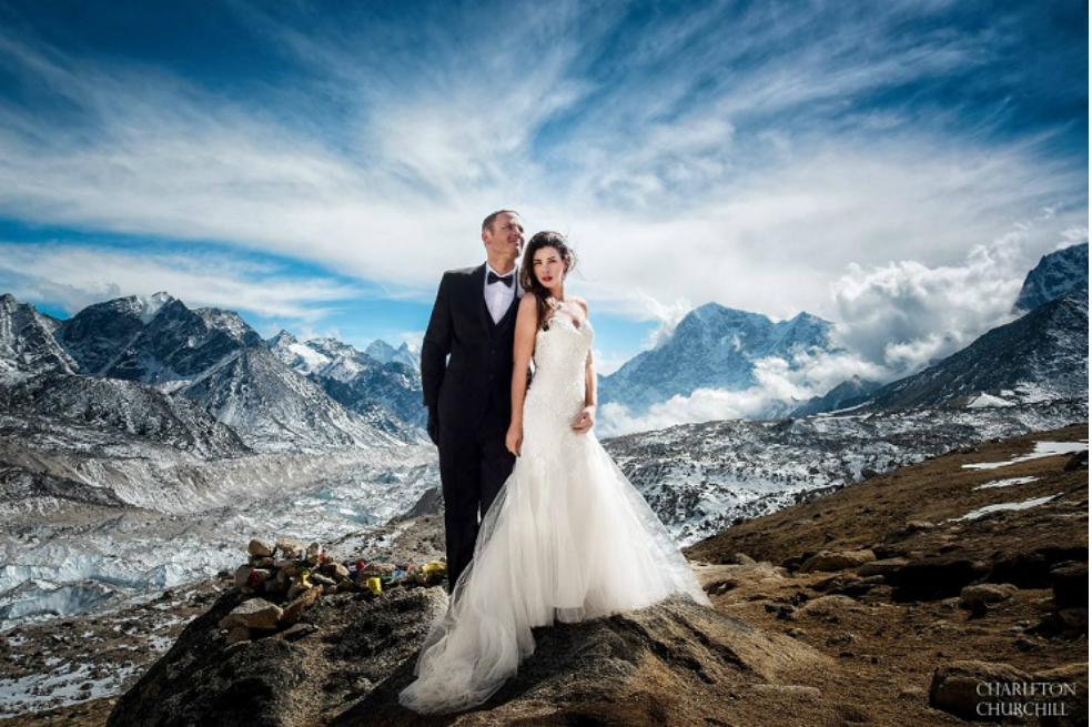 Después de tres semanas de travesía, pareja se casó en el Everest