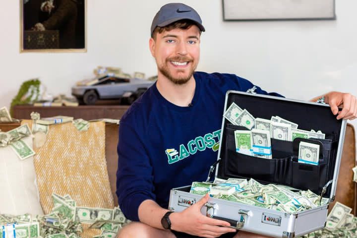 Por medio de sus redes sociales, el Youtuber e influencer anunció un concurso mundial en el que va a regalar plata como premio.