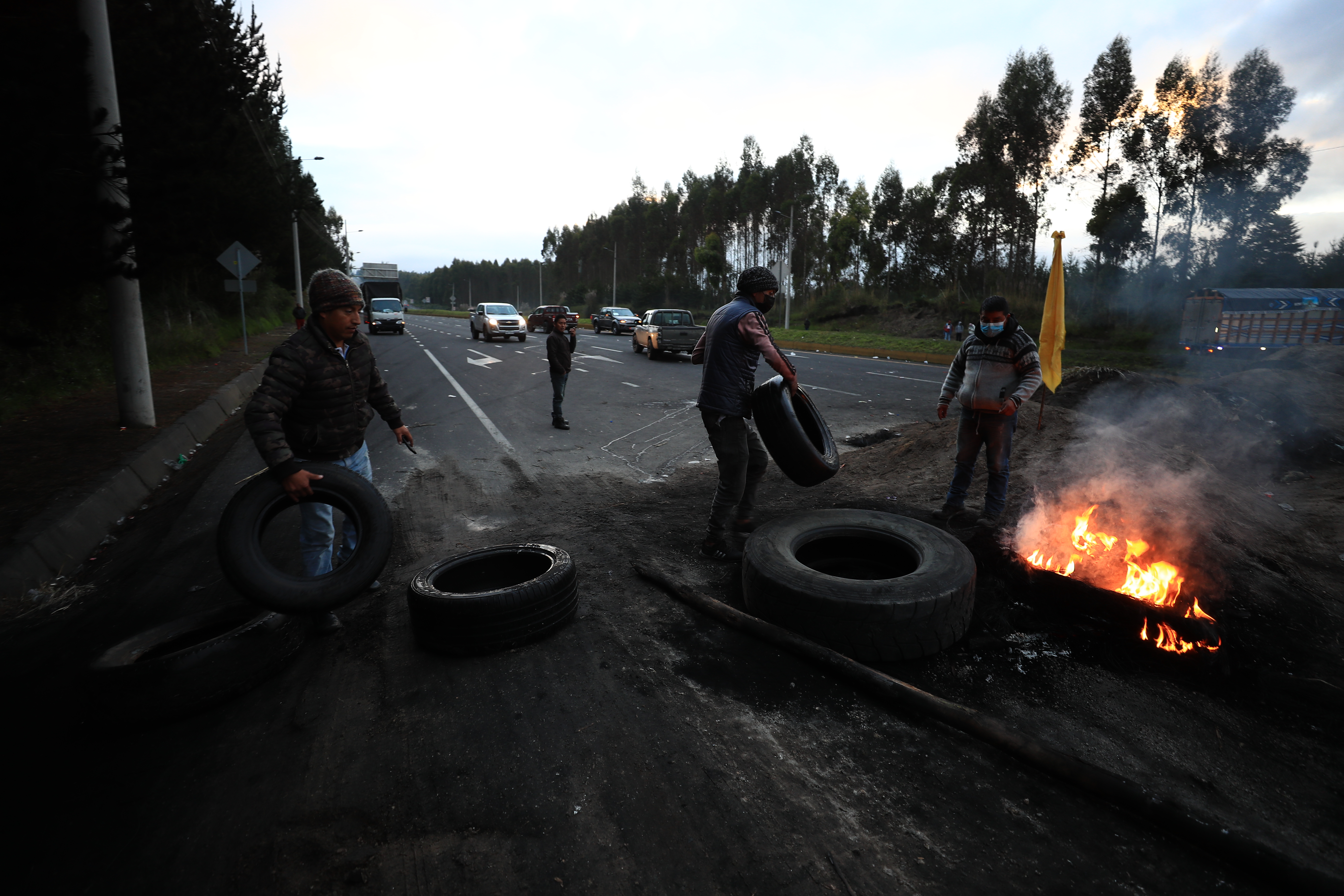 Ecuador: indígenas protestan contra alza de precios del combustible