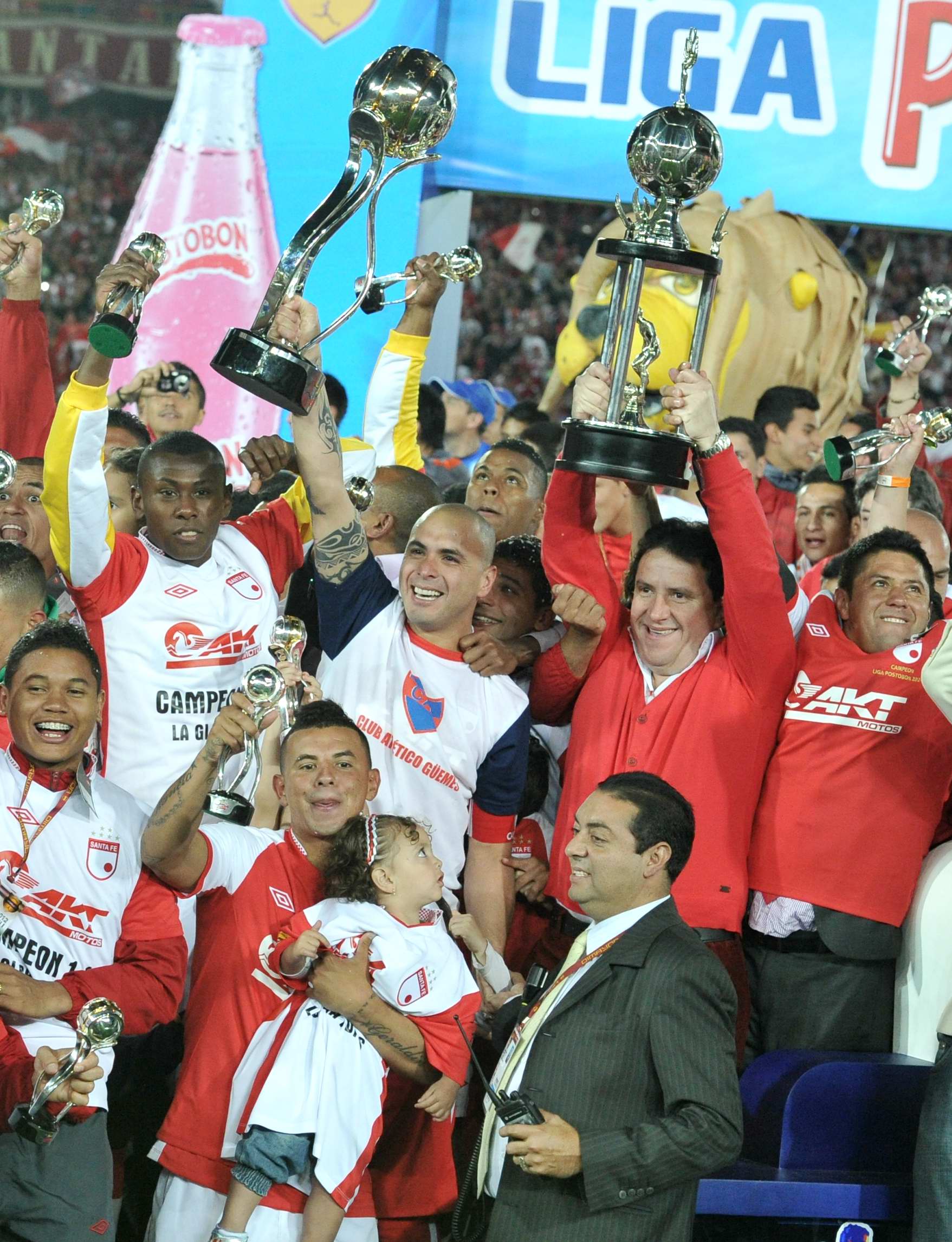 Hinchas y jugadores del conjunto cardenal celebraron hace una década la obtención de un título de Liga después de 37 años.