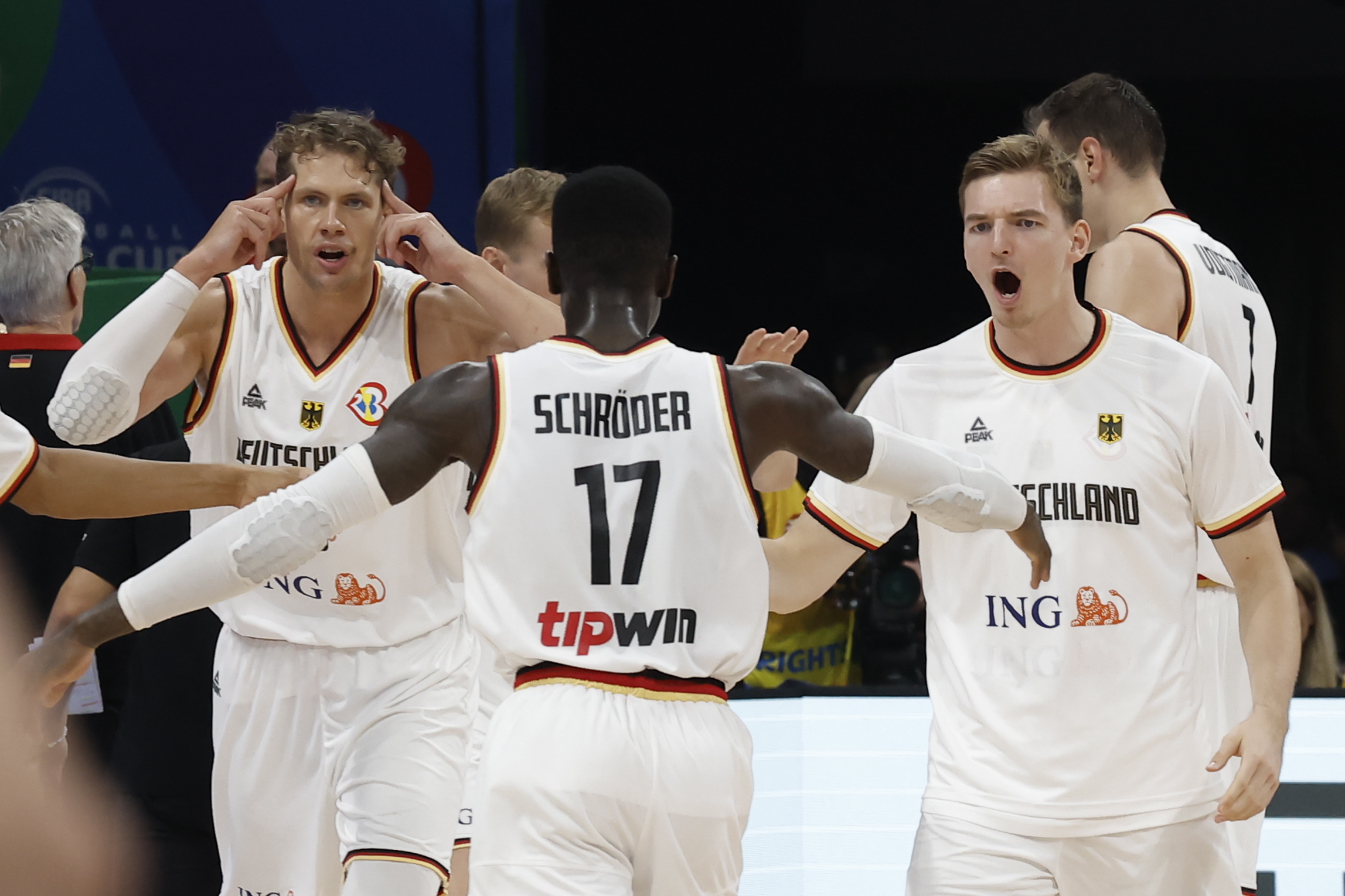 Manila (Philippines), 10/09/2023.- Germany players react to a point during the FIBA Basketball World Cup 2023 final match between Serbia and Germany at the Mall of Asia in Manila, Philippines, 10 September 2023. (Baloncesto, Alemania, Filipinas) EFE/EPA/ROLEX DELA PENA