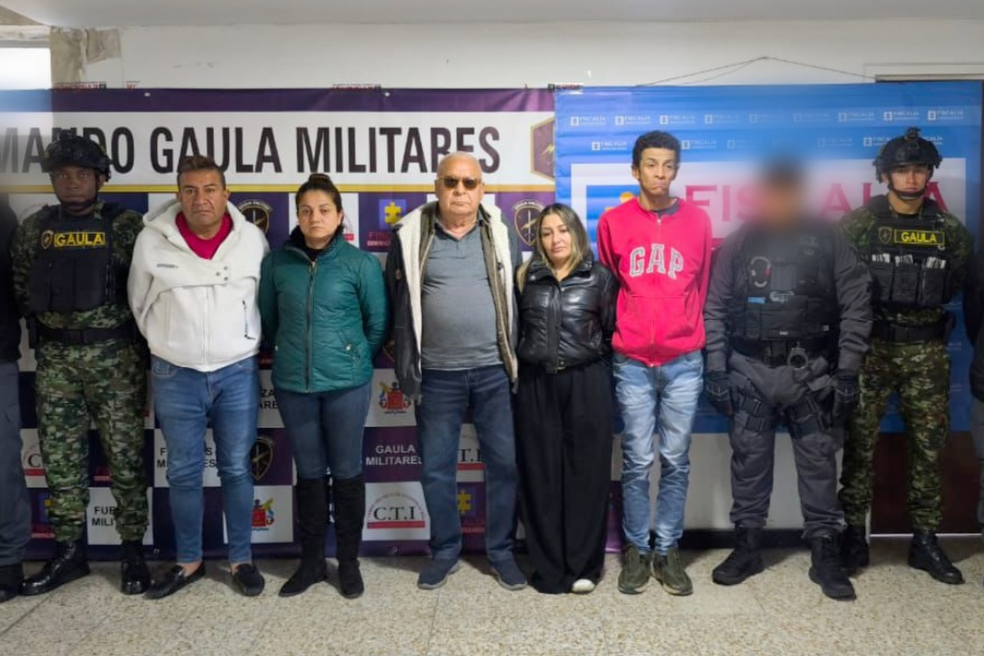 La red criminal que presuntamente creaba empresas de papel para robar millones en impuestos