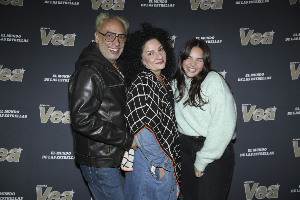 Julio Correal, Paola Pallares y Alegría Correal.