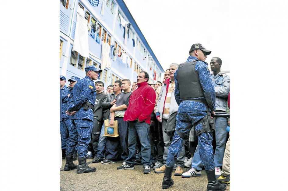 El hacinamiento que se vive en la cárcel la Modelo, en Bogotá (foto), que asciende al 170%, es muestra de la necesidad de reducir este problema a nivel nacional. Uno de los retos de la justicia para 2014. / David Campuzano