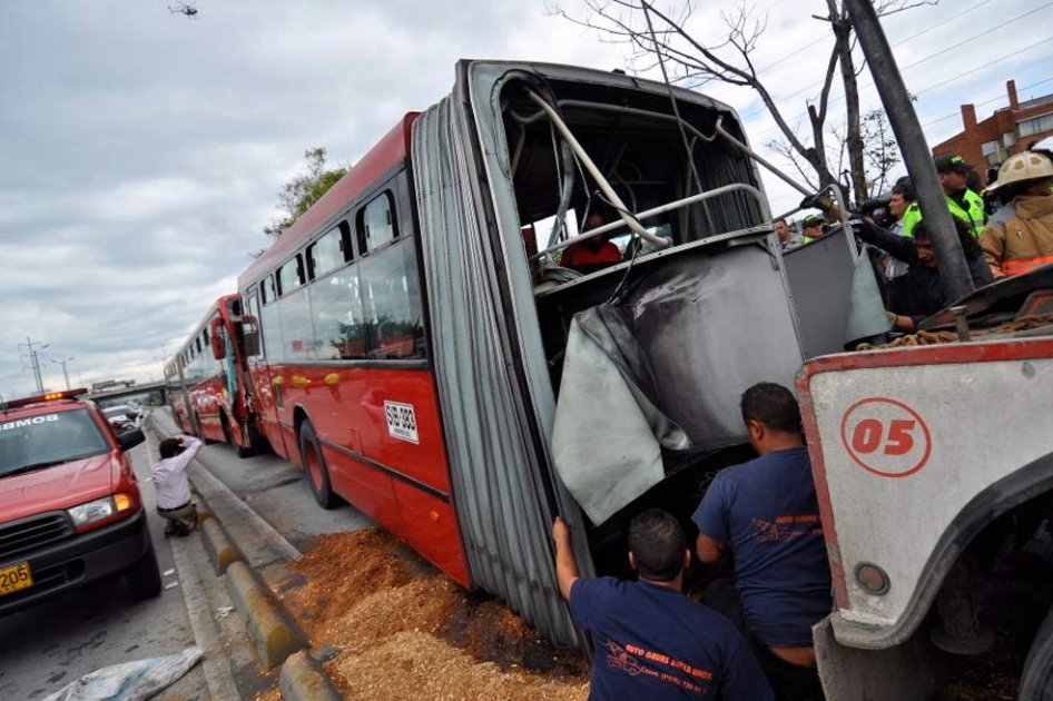 Piden a usuarios de Transmilenio no sentarse en los fuelles de los buses