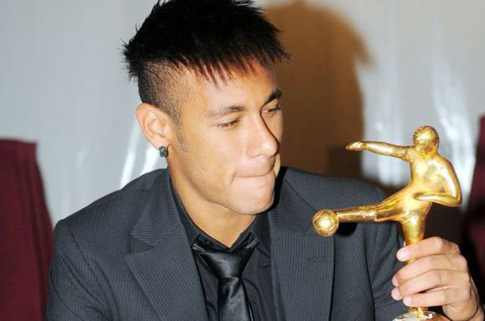 Neymar seguirá en Santos hasta recibir una «propuesta interesante»