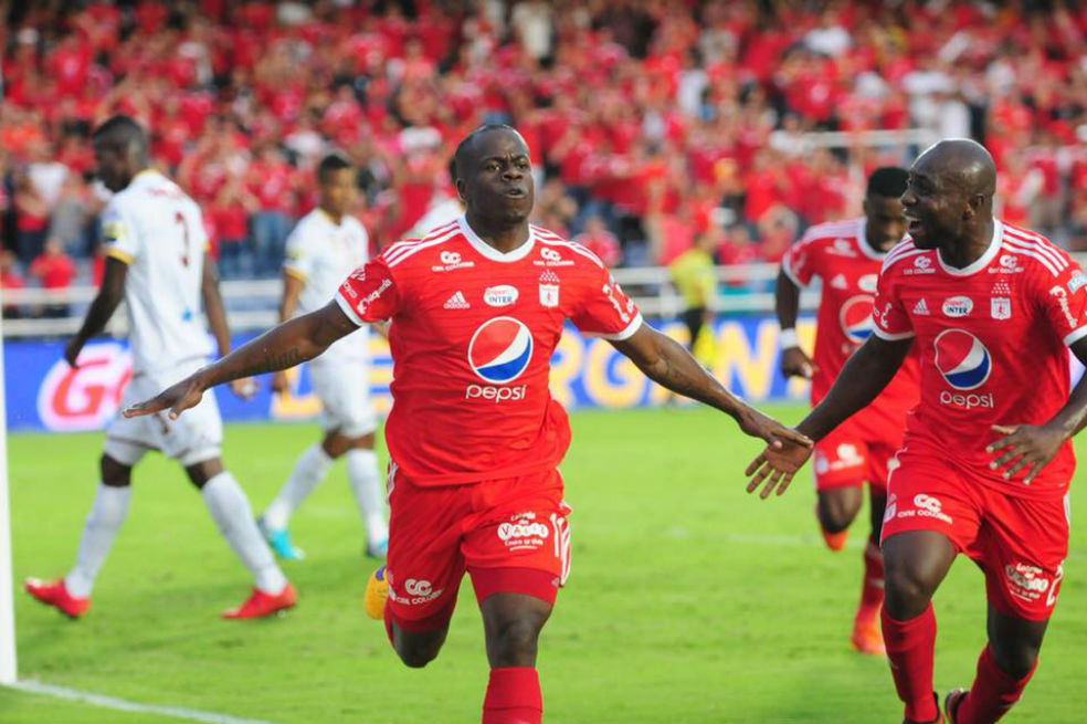 Carmelo Valencia presentó su renuncia al América