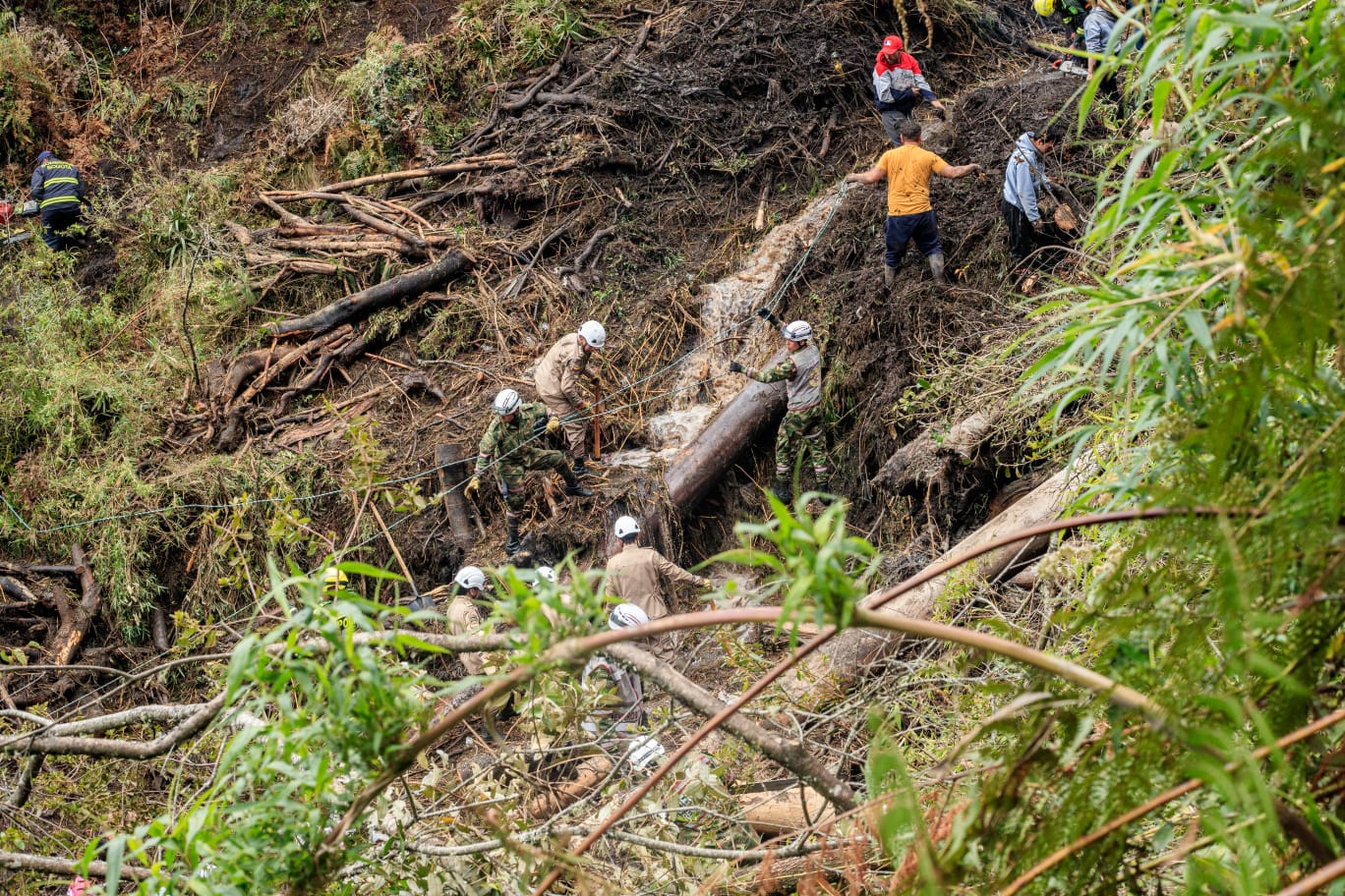 Organismos de socorro trabajan este 14 de noviembre en la zona de Arboreto, en La Calera, para tratar de encontrar a una persona reportada como desaparecida.