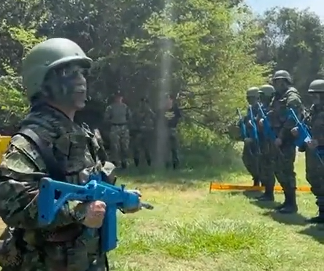 Video: ¿Por qué Claudia López participó en entrenamiento militar en Cundinamarca?