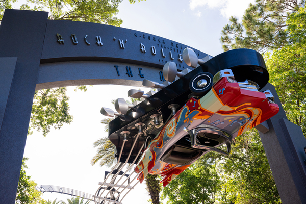 Así es la nueva montaña rusa de Los Muppets en Disney World: música, velocidad y nostalgia
