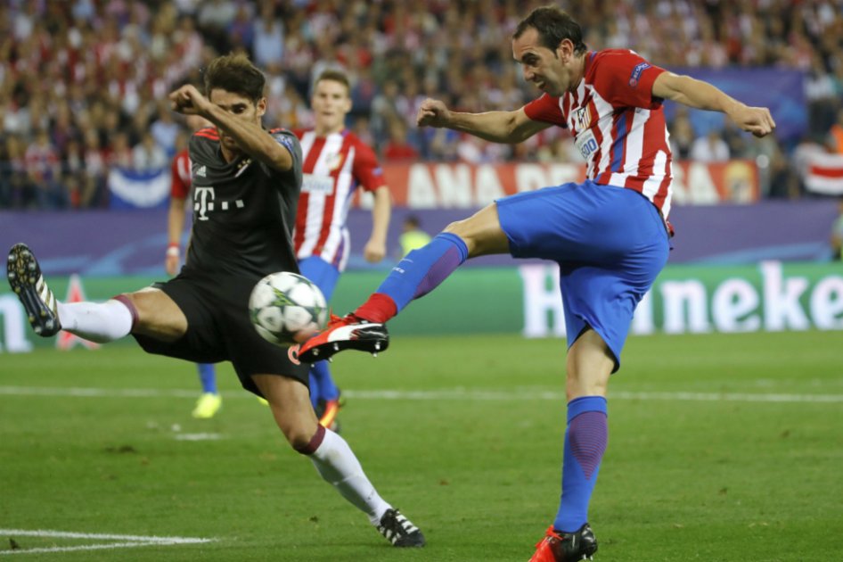 Diego Godín sufre esguince en el tobillo izquierdo y es duda para las eliminatorias