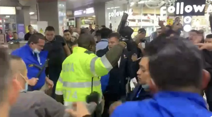 Video: con disparo al aire policía intentó detener agresión a un ladrón en Unilago