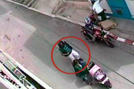 Video registra cómo dos hombres intentan robarse una bebé