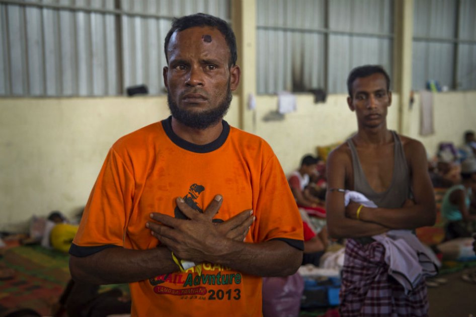 Al menos 100 muertos en ‘sangriento’ enfrentamiento en barco de migrantes frente a Indonesia