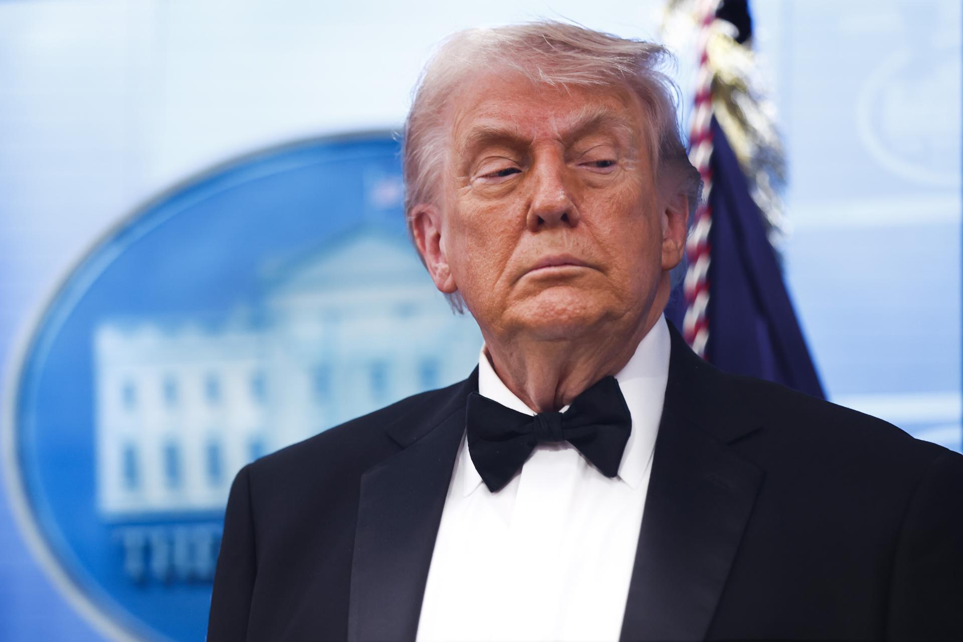 Trump goza de “excelente” salud, pero debe bajar de peso, según su médico