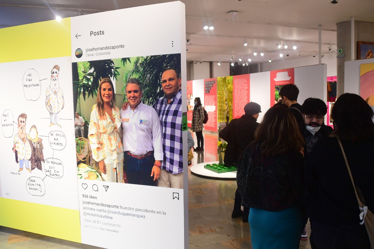 ¿Qué hace una foto de Duque y el “Ñeñe” Hernández en una exposición de arte?