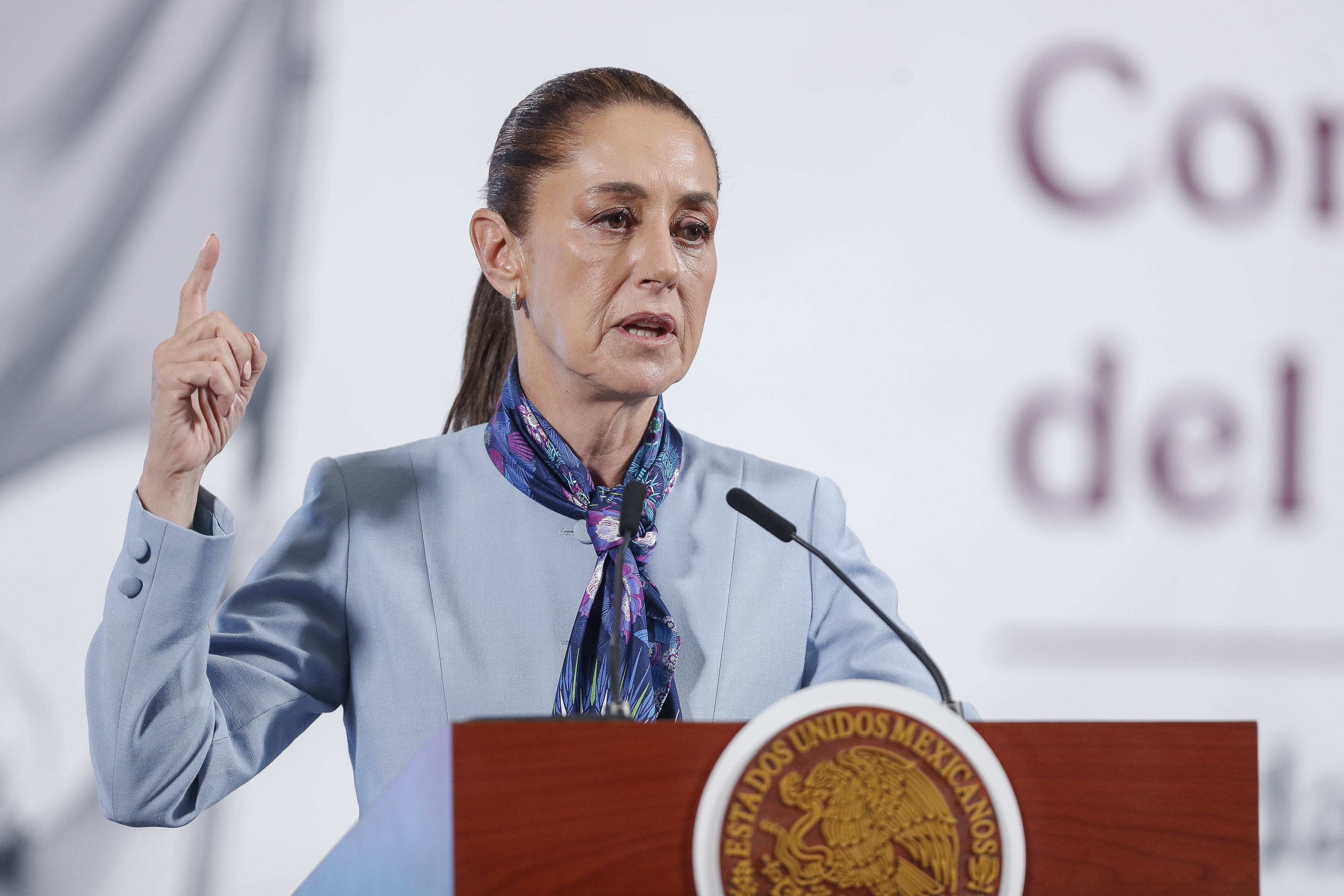 MEX6204. CIUDAD DE MÉXICO (MÉXICO), 12/03/2025.- La presidenta de México Claudia Sheinbaum, participa este miércoles en una rueda de prensa en Palacio Nacional de la Ciudad de México (México). Sheinbaum se pronunció por mantener un esquema de tauromaquia en el que no se maltrate ni mate al toro y así se pueda continuar con la fiesta cultural. EFE/Issac Esquivel