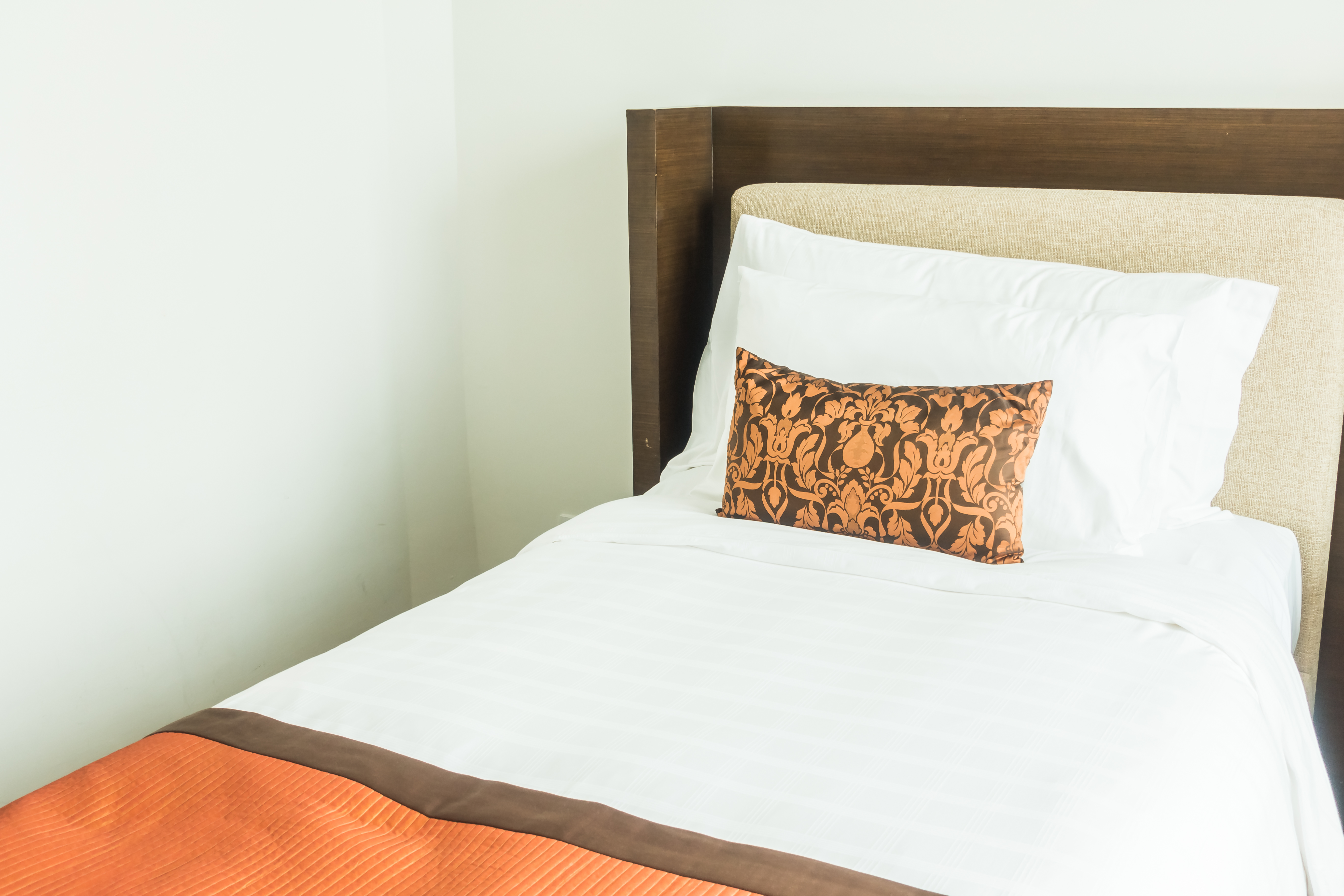 Ocho claves para decorar una cama pequeña y que se vea elegante