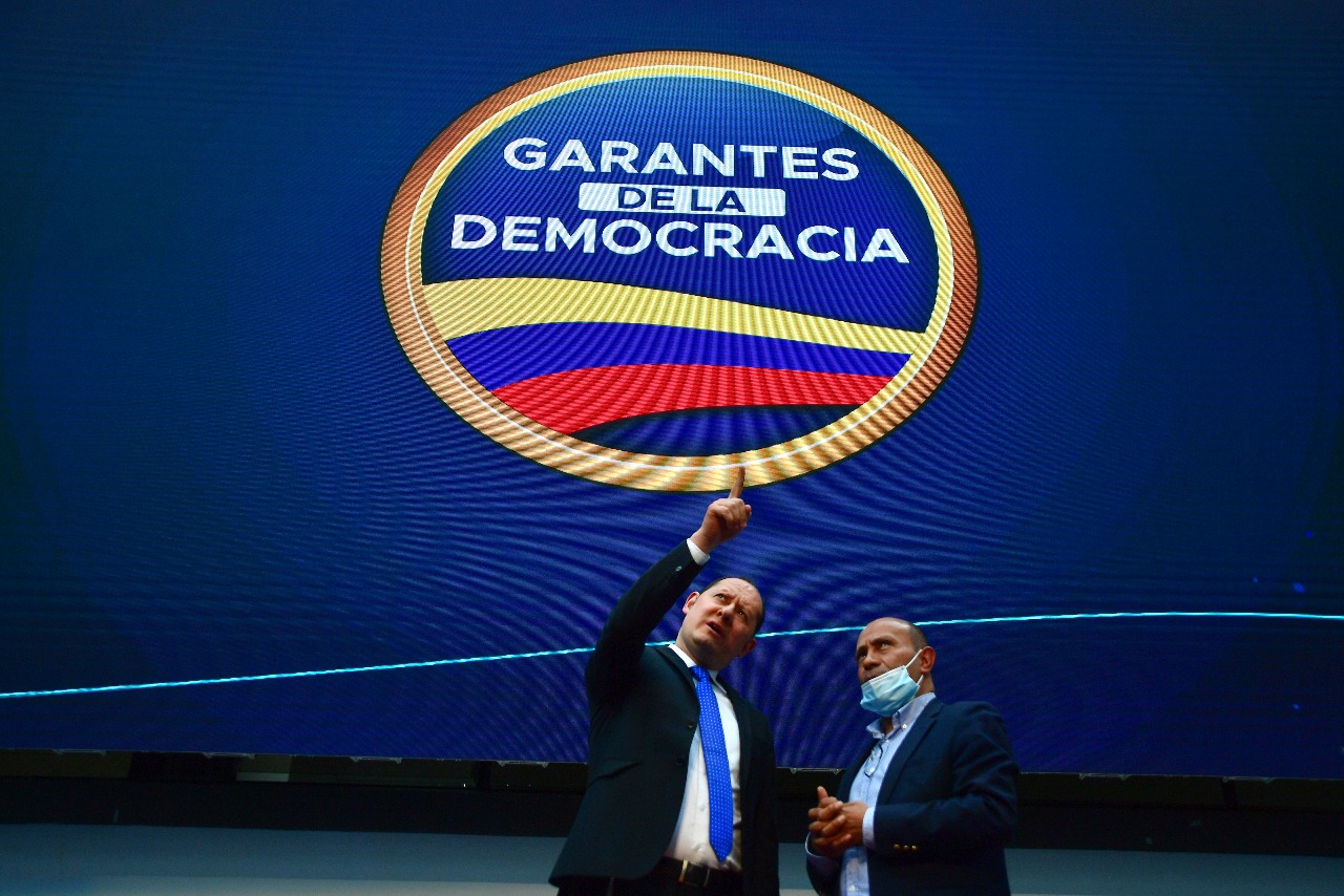 Imágenes de la inscripción de Federico Gutiérrez y Rodrigo Lara como fórmula del Equipo por Colombia