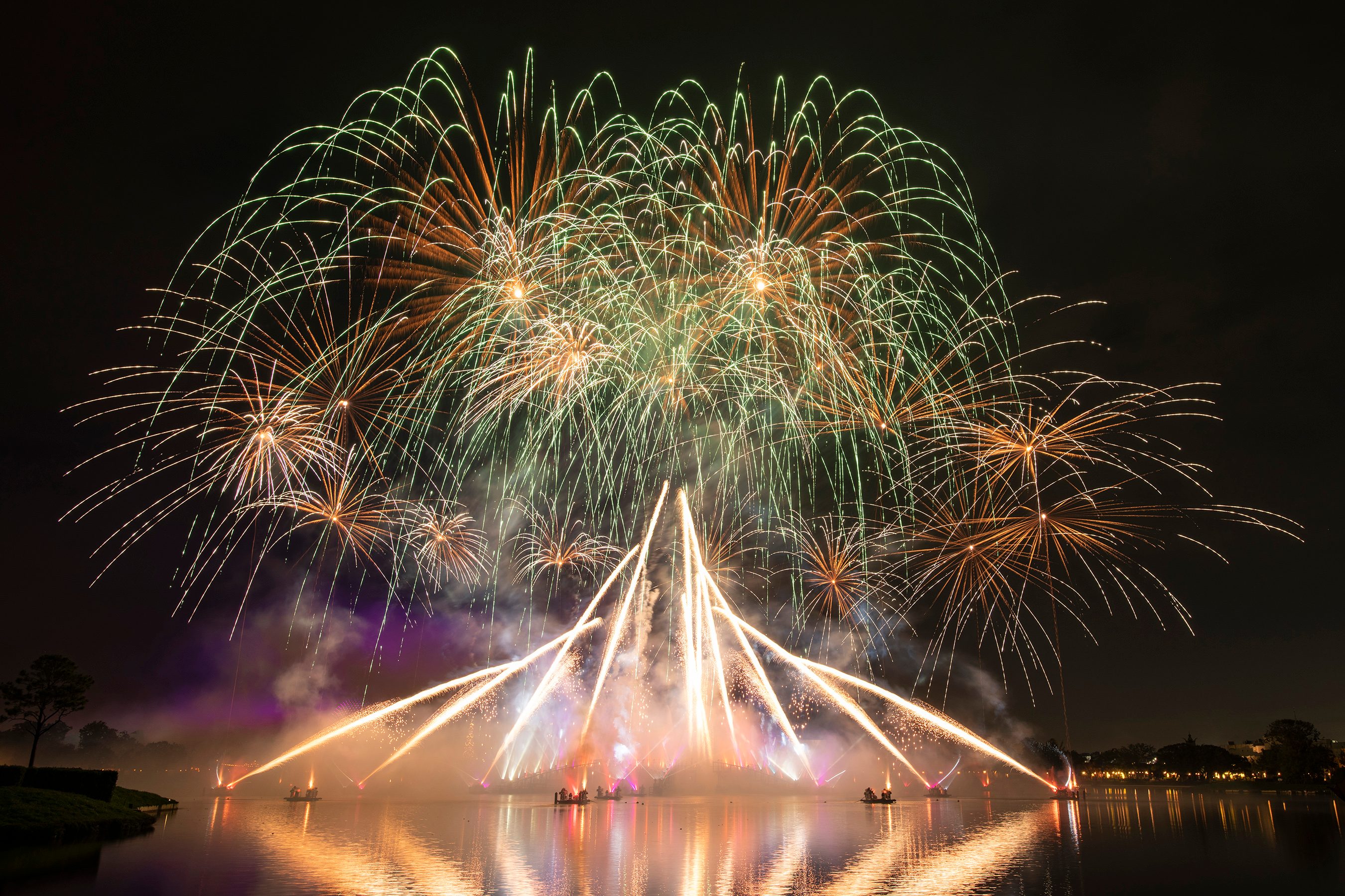 Nuevo espectáculo de fuegos artificiales “Luminous The Symphony of Us”.