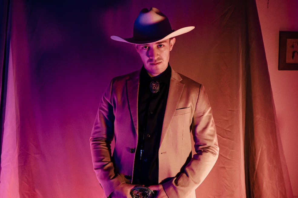 Luis Alfonso vuelve al ritmo de “Un corrido bandido”