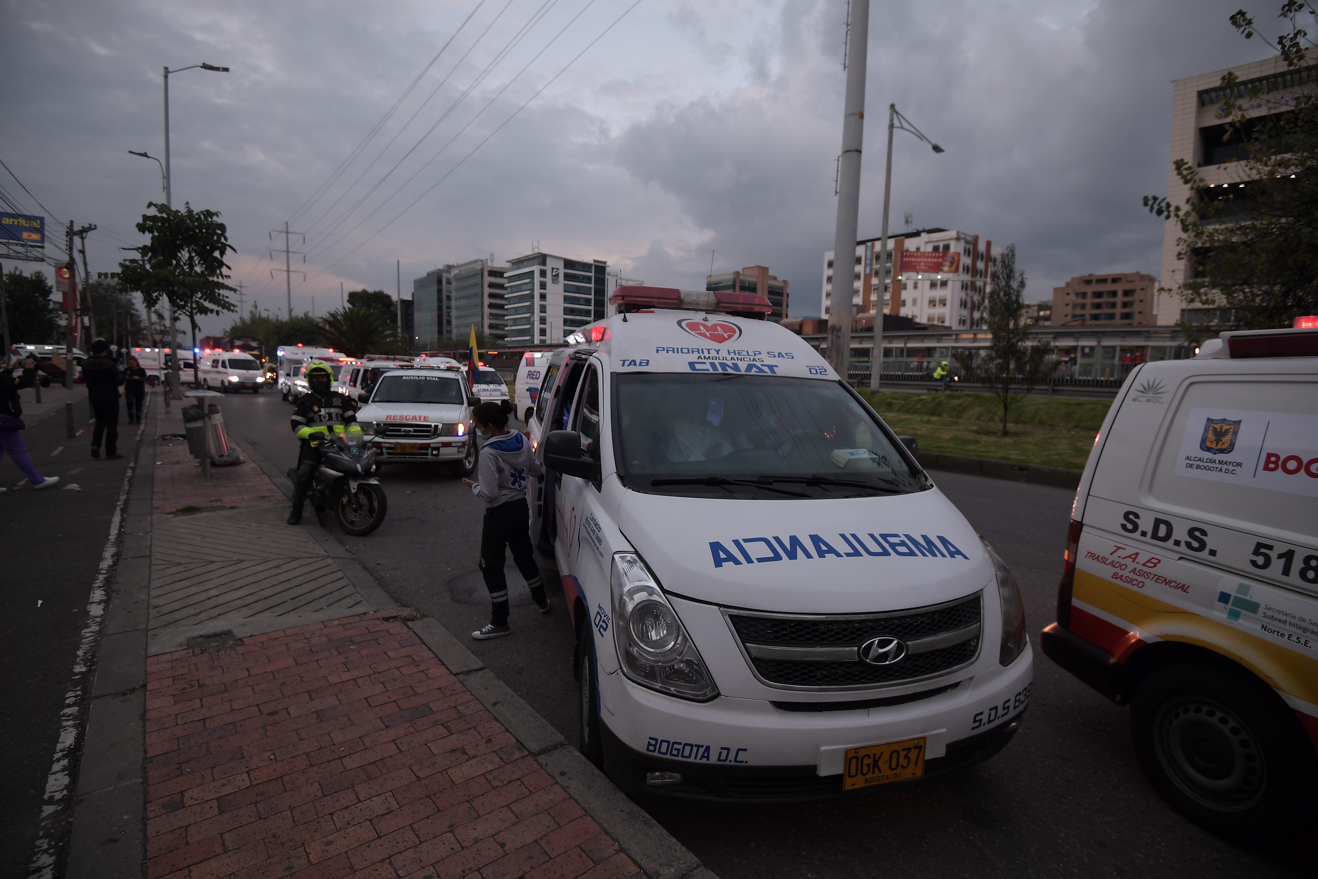 Sellan cuatro ambulancias en Bogotá por operar con medicamentos vencidos y sin permisos