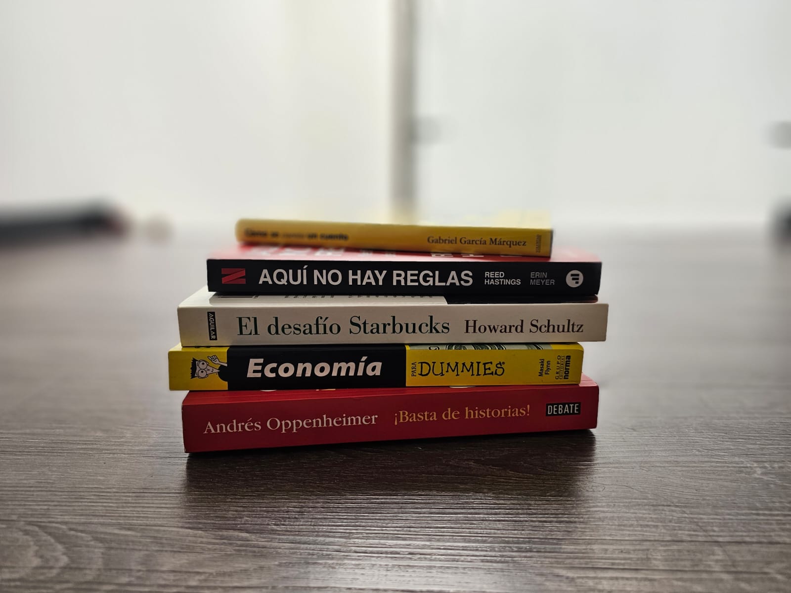 Decía un profesor de maestría que los empresarios deberían leer más libros de literatura y sicología que los de gerencia y superación personal. Aquí van algunos ejemplos en línea con esa recomendación.