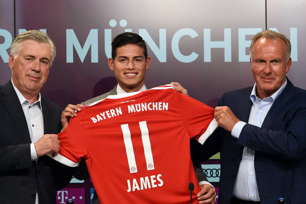 En imágenes: James celebró su cumpleaños 26 poniéndose la camiseta del Bayern Múnich