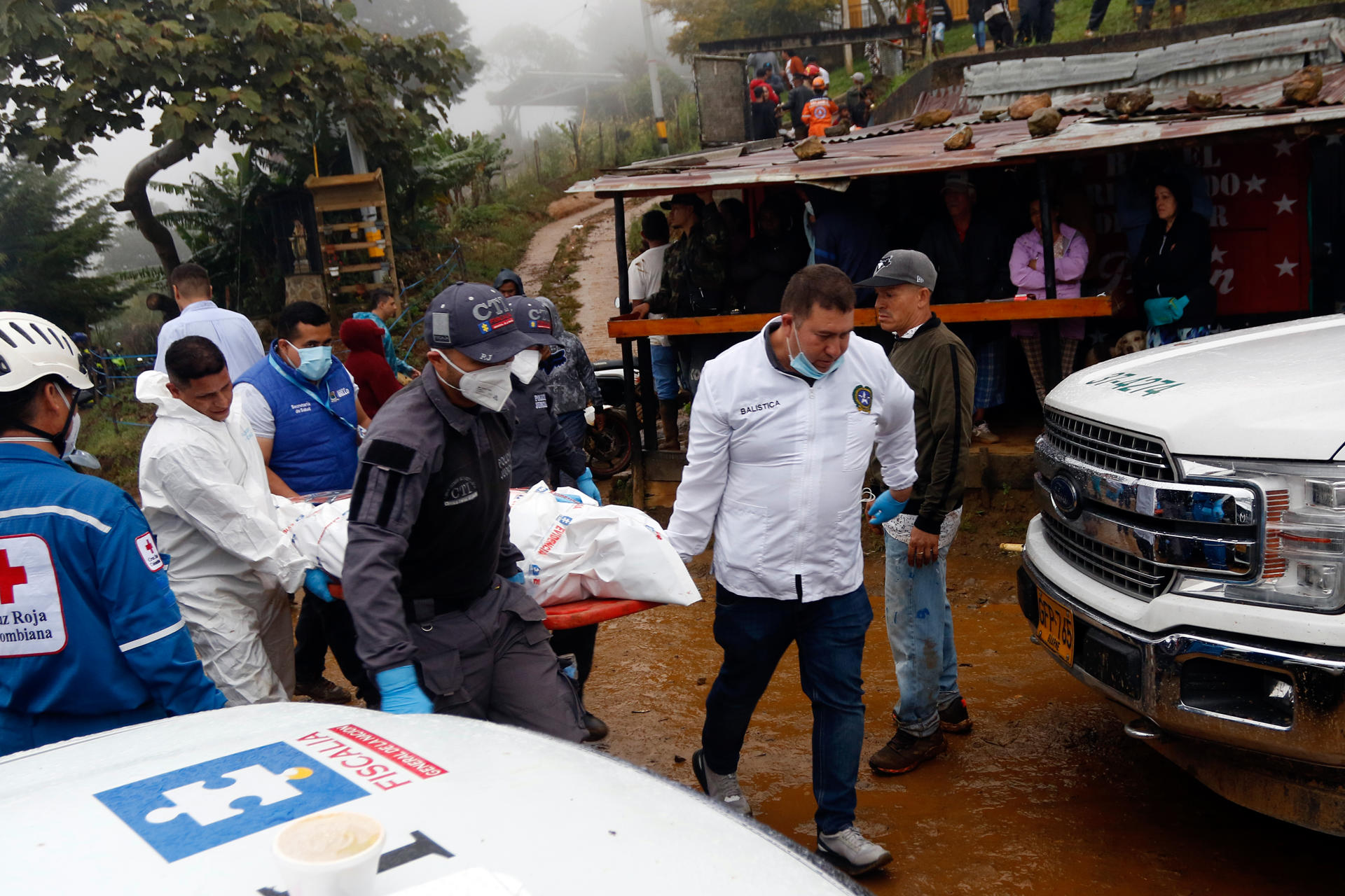 Tragedia en Bello: recuperan dos cuerpos más tras el deslizamiento; van 13 muertos
