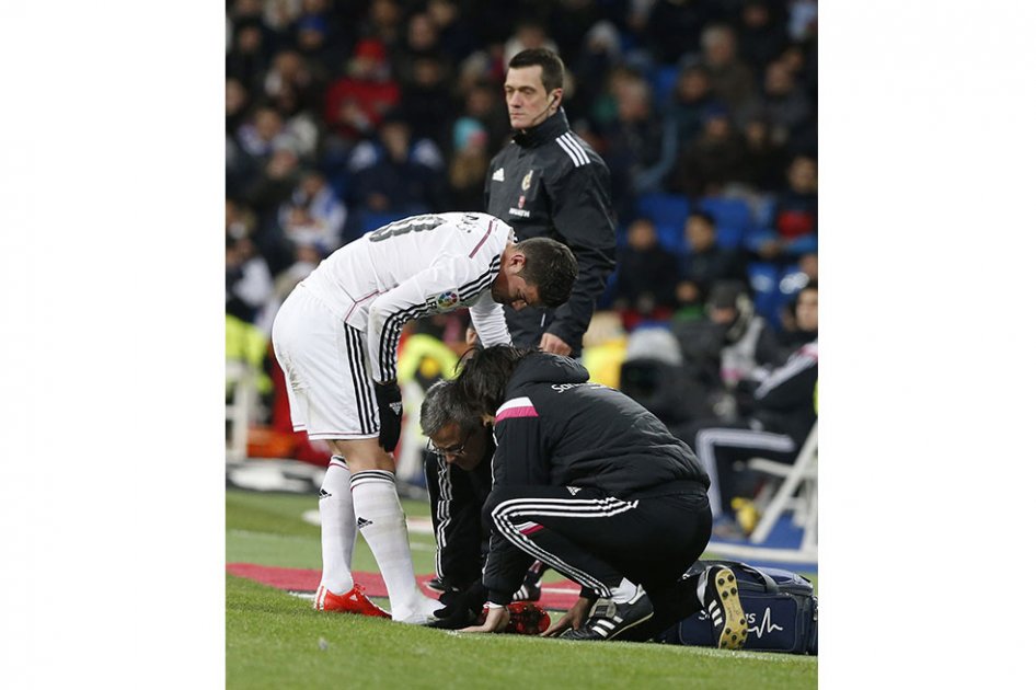 James salió con molestias y es duda para el derbi contra Atlético de Madrid