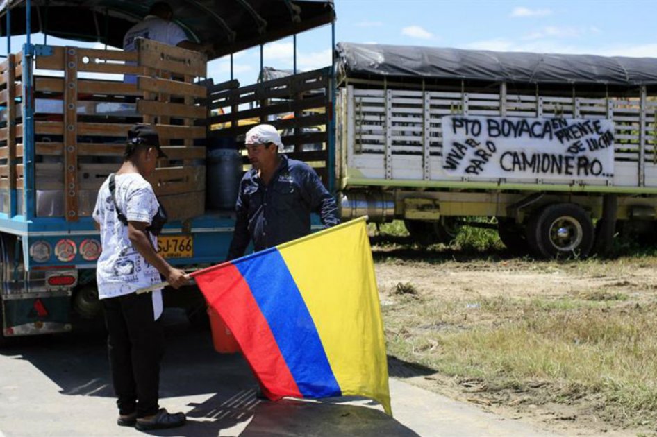 Gobierno y transportadores habrían llegado a acuerdo para levantar el paro camionero
