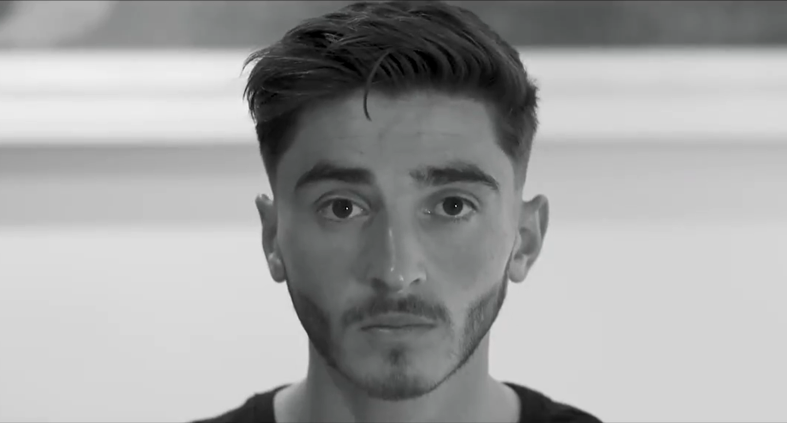 Con emotivo video, futbolista australiano anunció que es gay