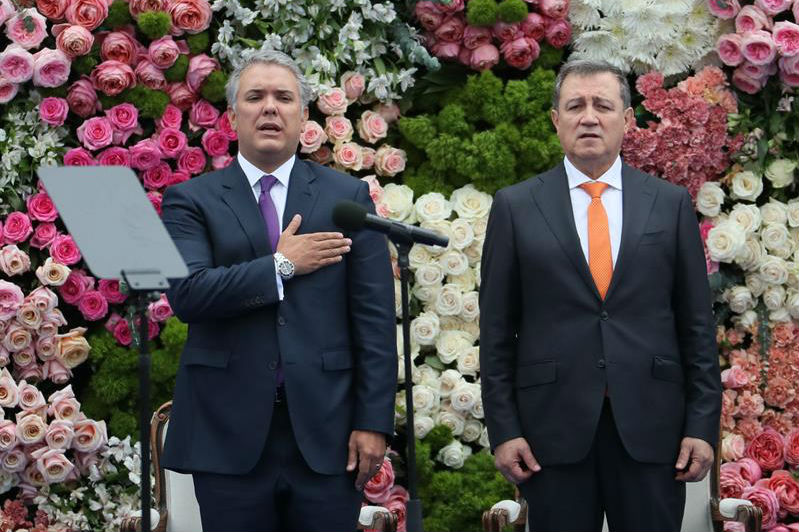 Dos discursos que confunden